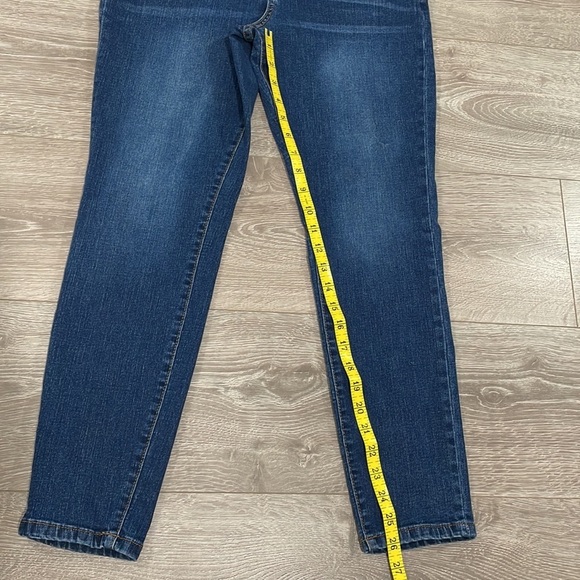 Tahari Kelly Mid Rise Skinny Denim Jeans 12/31 - Picture 10 of 16